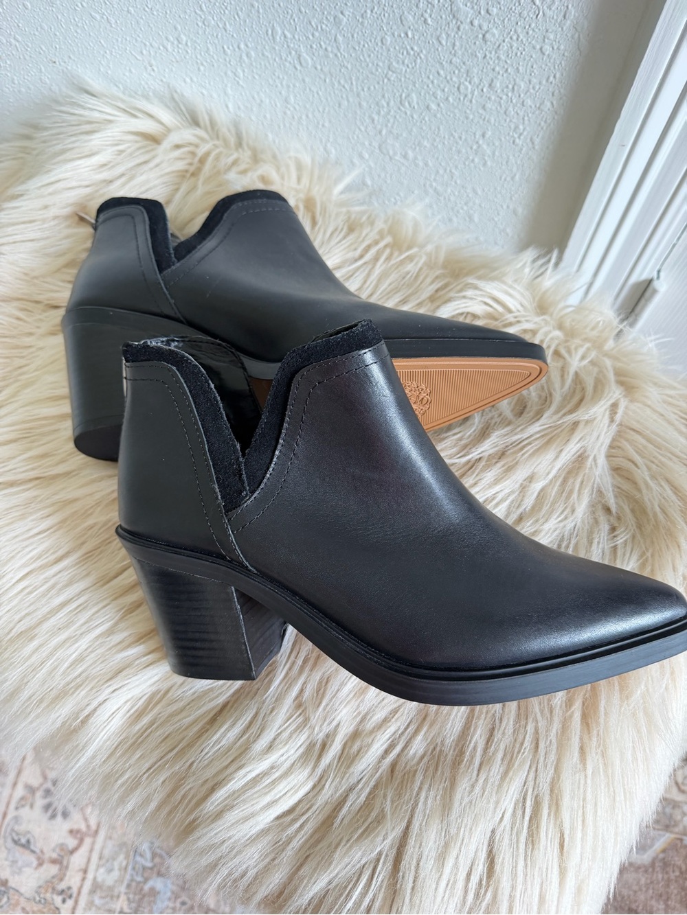 Vince Camuto Black Leather Pointed Toe Ankle Booties Block Heel Women’s Size 8M